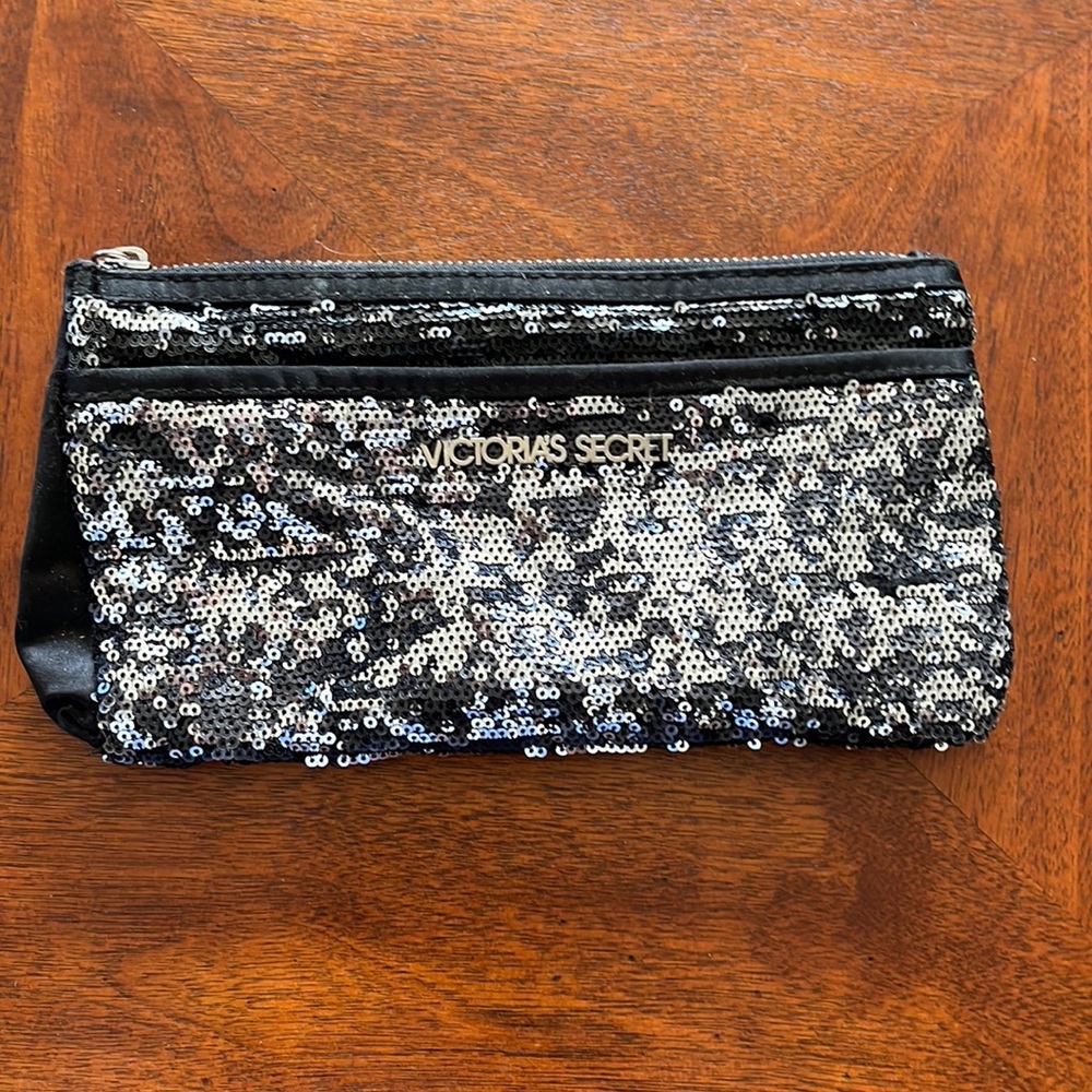 Vintage 2004 Victoria Secret Wristlet Black With Silver Sequins Side Pocket